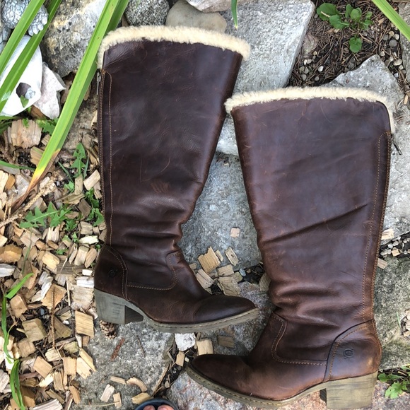 Born Leather Boots-Sz 7-Sherpa Lined-Small Heel-Zipper at Back-Brown - Picture 4 of 16